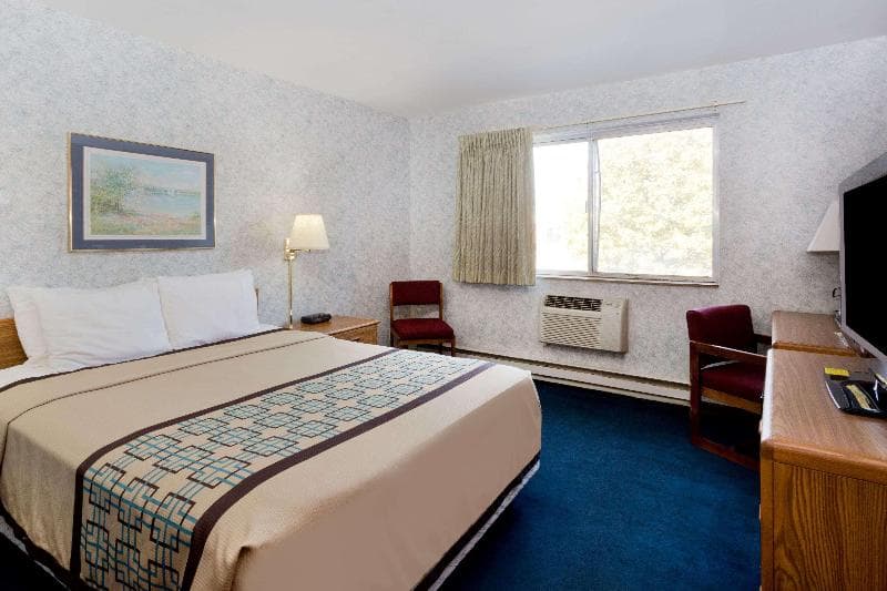 Days Inn by Wyndham Rockford 4