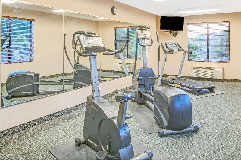 Days Inn By Wyndham Louisburg 2