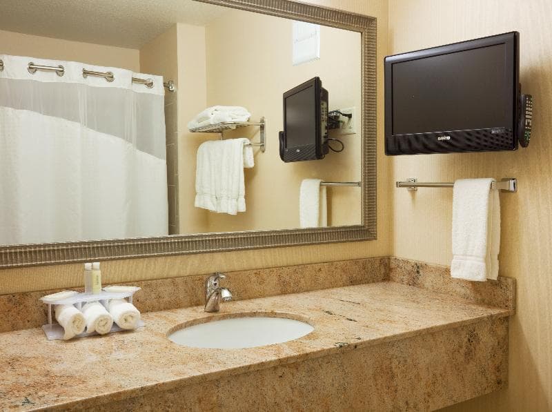 Holiday Inn Express & Suites Winona photo 1