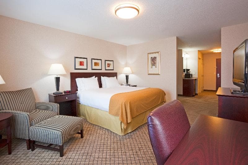 Holiday Inn Express & Suites Winona 3