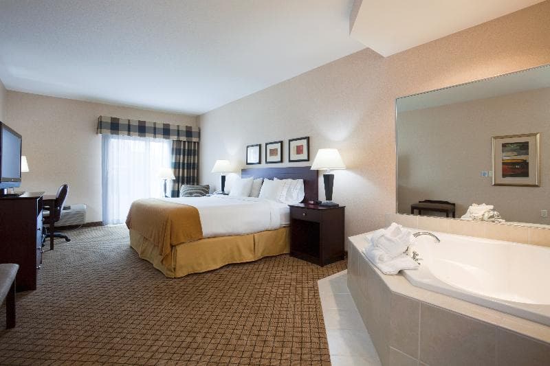Holiday Inn Express & Suites Winona 4
