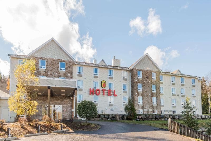 Super 8 by Wyndham Sainte Agathe Des Monts 1