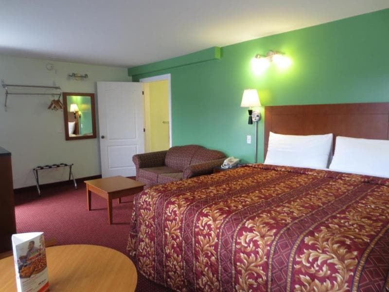 Knights Inn Arnprior 4