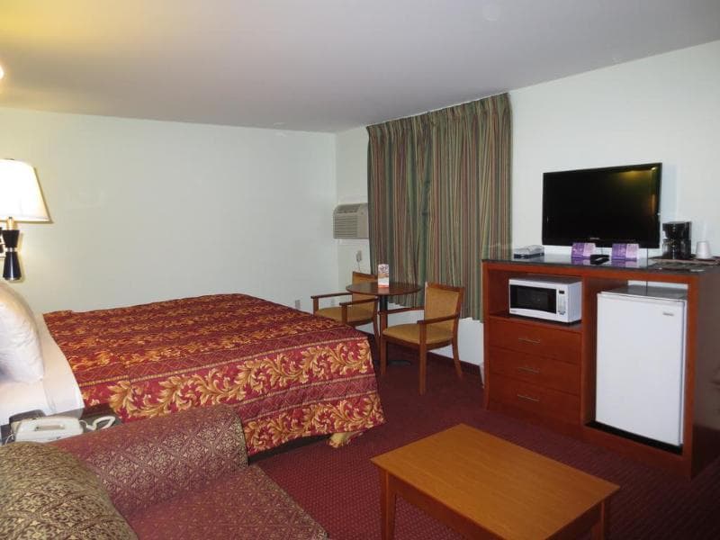 Knights Inn Arnprior 5