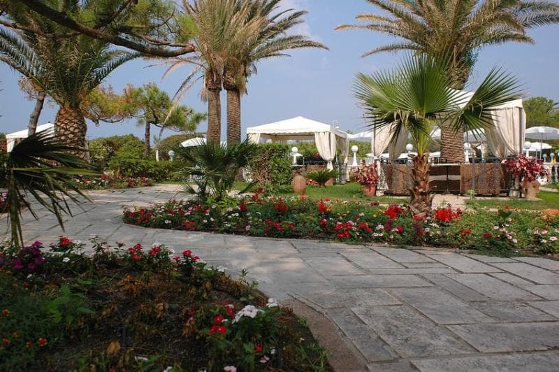 Domizia Palace 1
