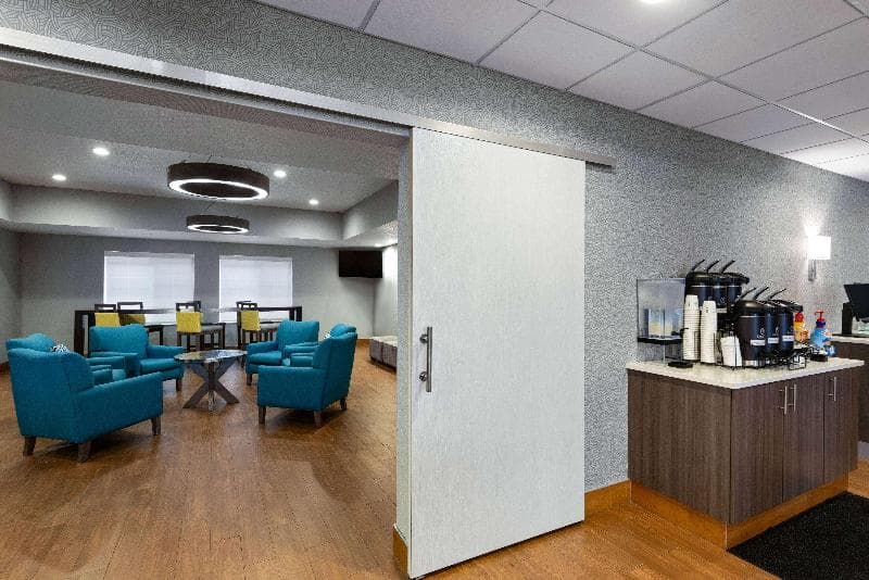 La Quinta Inn & Suites by Wyndham WaTiki Waterpark photo 1