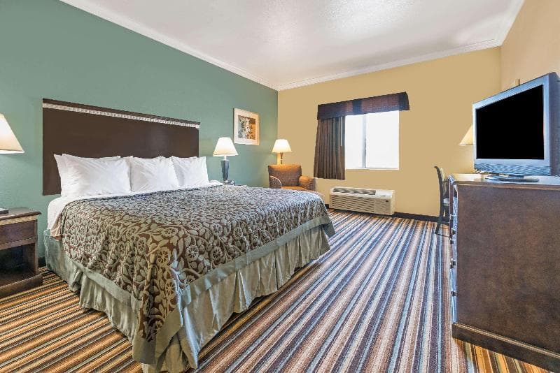 Days Inn by Wyndham Rockdale Texas photo 1