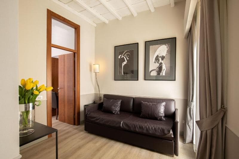 Condotti Palace 3