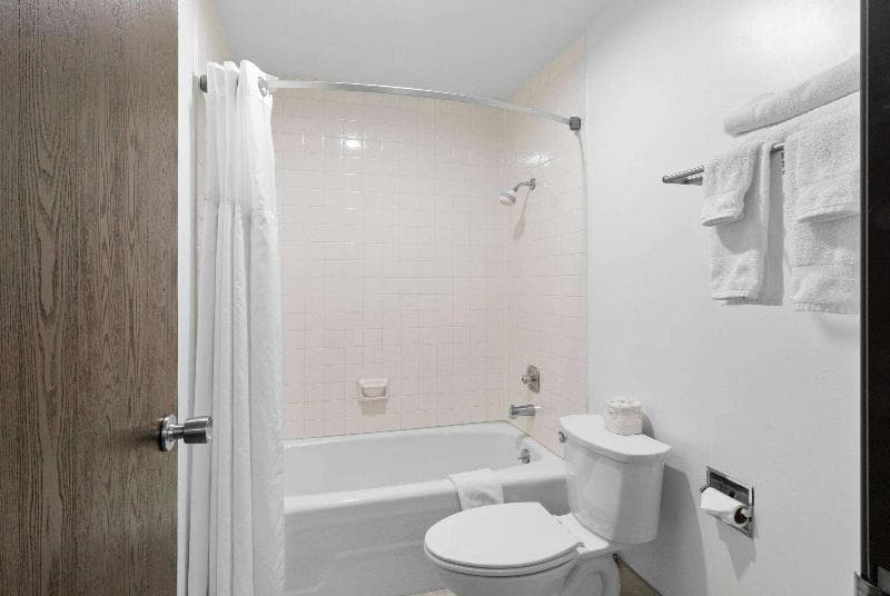 SYLO Hotel Richfield, a Ramada by Wyndham 5