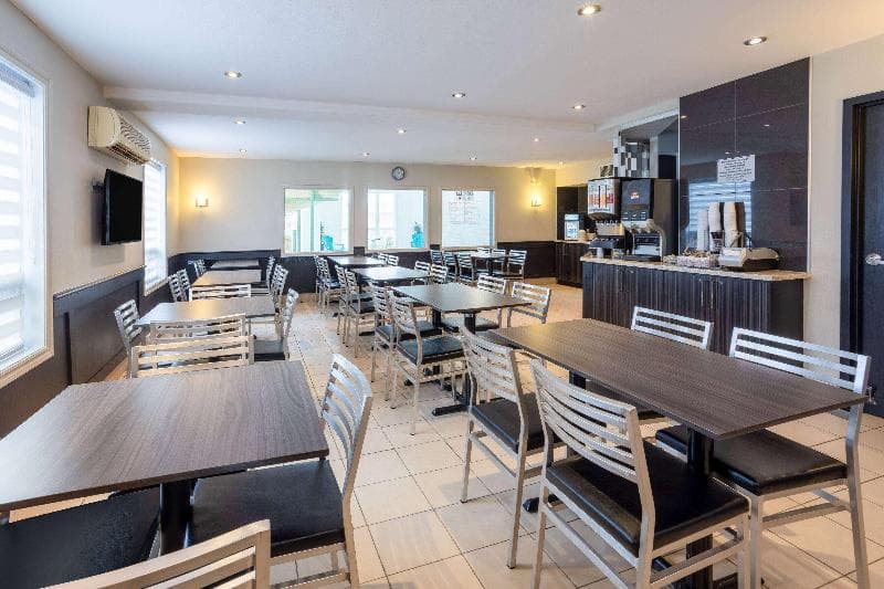 Super 8 by Wyndham Quebec City 3