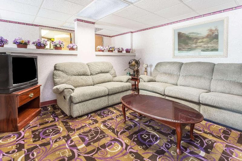 Days Inn By Wyndham Sanford 5