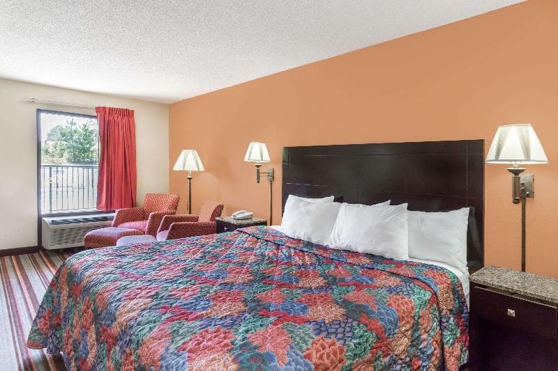Days Inn By Wyndham Sanford 4