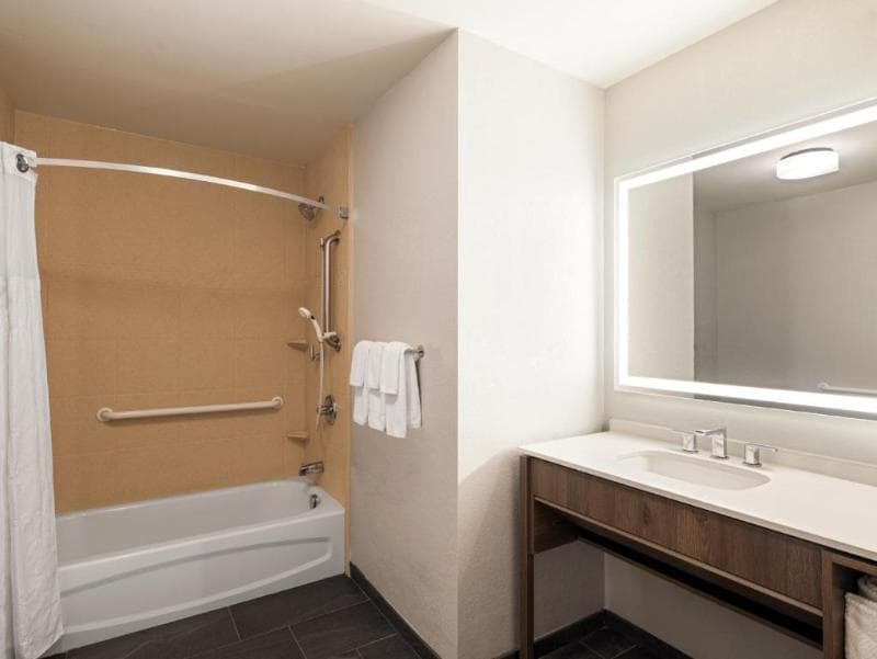 Staybridge Suites Rochester University 3