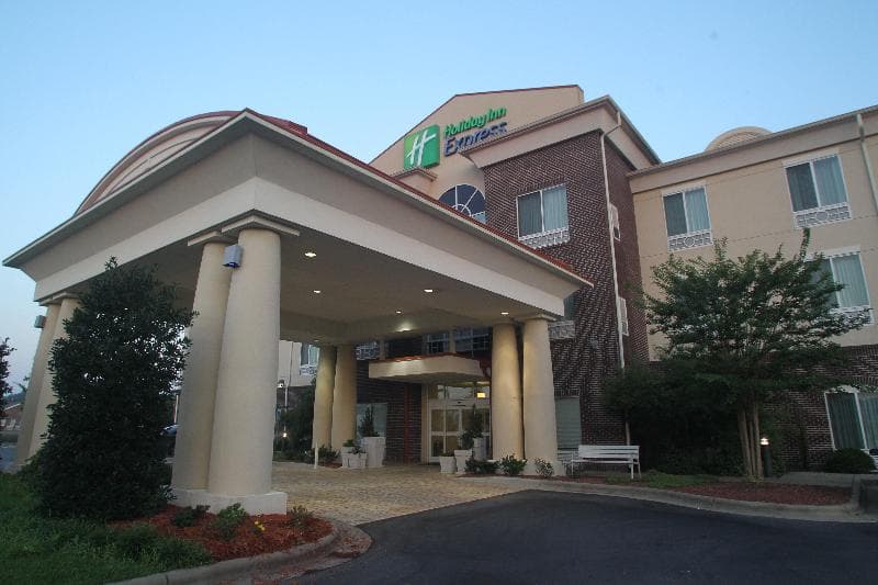 Holiday Inn Express Pembroke photo 1