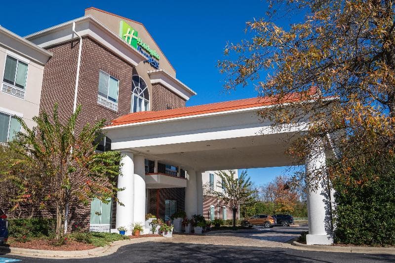 Holiday Inn Express Pembroke 5