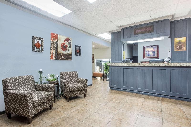 Super 8 by Wyndham Independence Kansas City 4