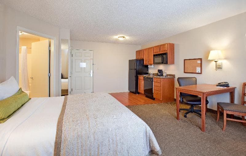 Candlewood Suites Rockford 3
