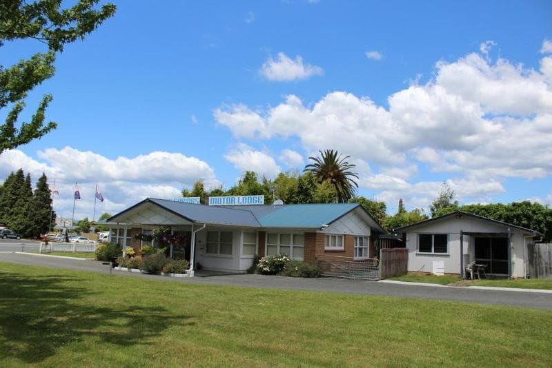 Fairy Springs Motel 2