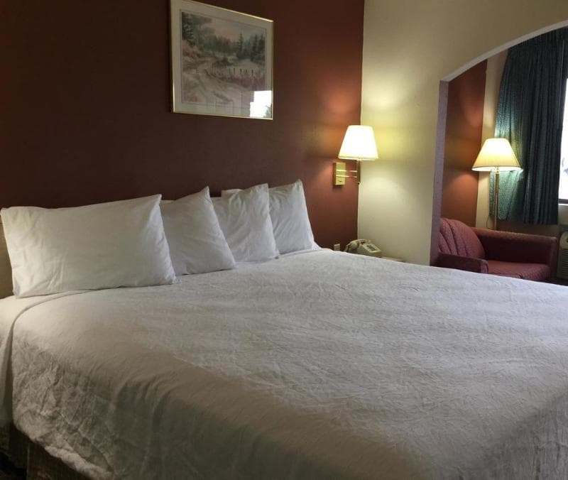 Americas Best Value Inn Cabot 3