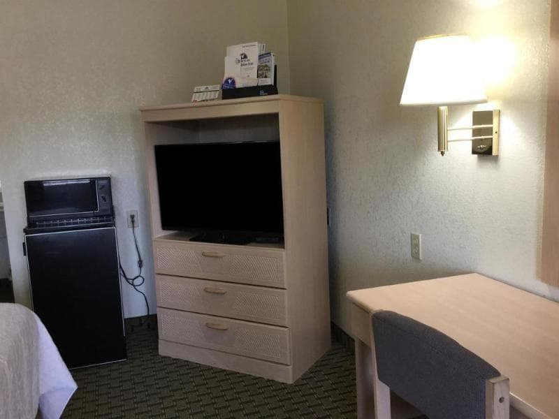 Americas Best Value Inn Cabot 5