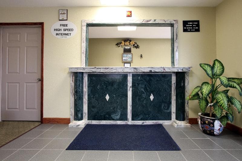 Americas Best Value Inn Cabot 1
