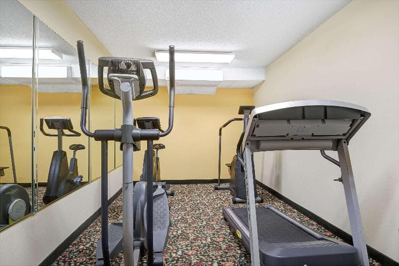 Days Inn by Wyndham Burlington East 2