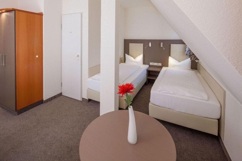 City Hotel 4
