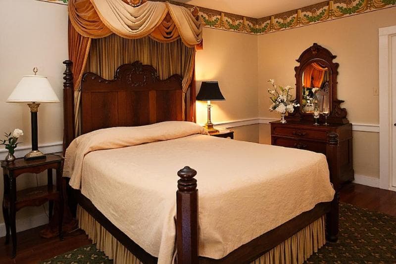 Monmouth Historic Inn 2