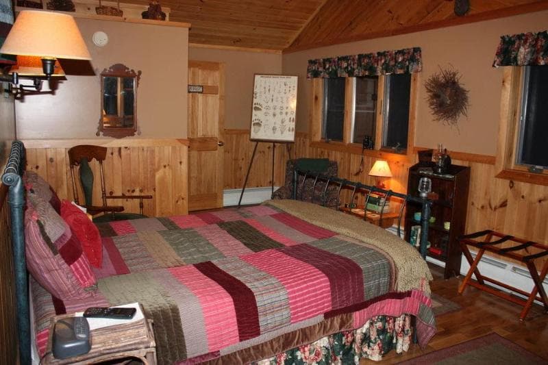 Kiwassa Lake Bed & Breakfast And Cabins main