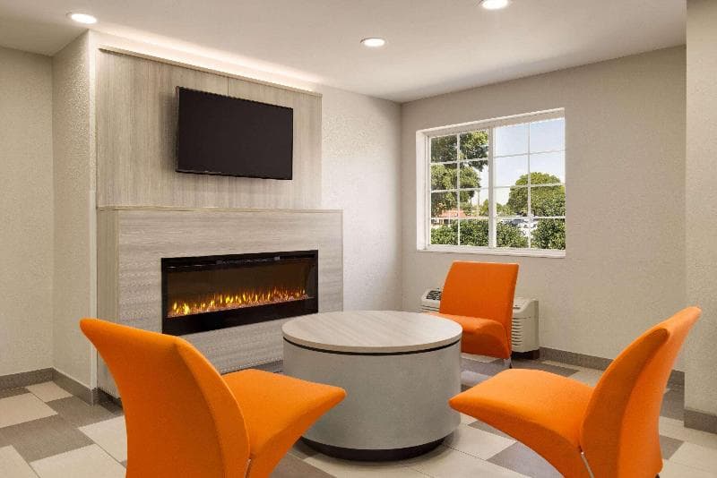 Microtel Inn & Suites by Wyndham Raleigh 4