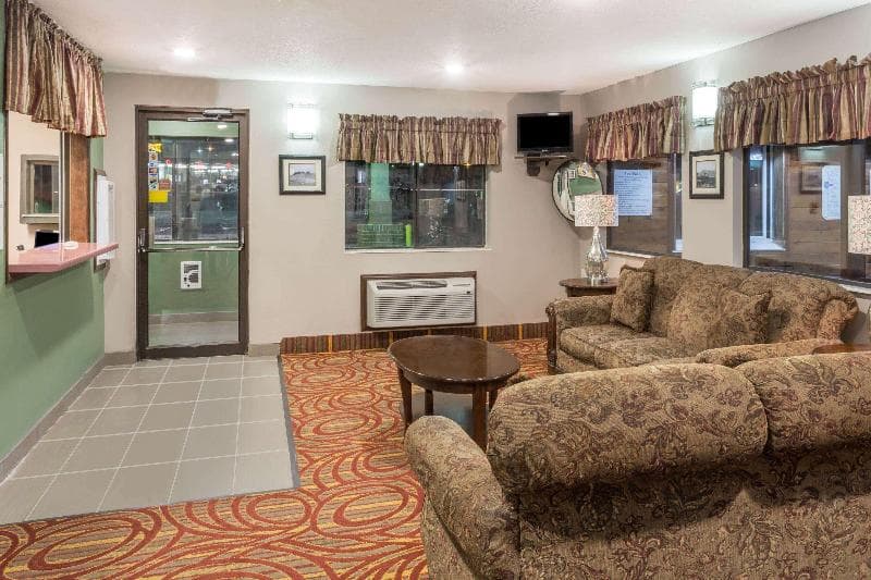 Super 8 By Wyndham Rock Springs 4
