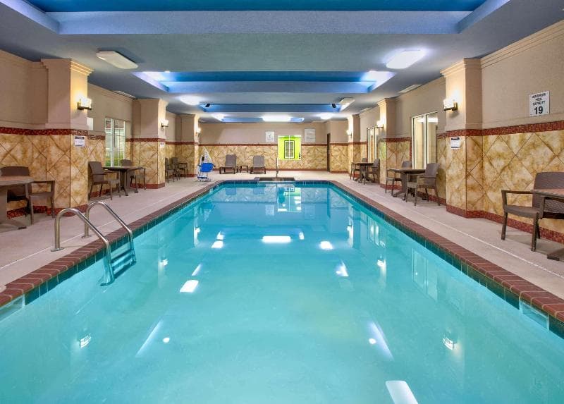 La Quinta Inn & Suites Bryant 3