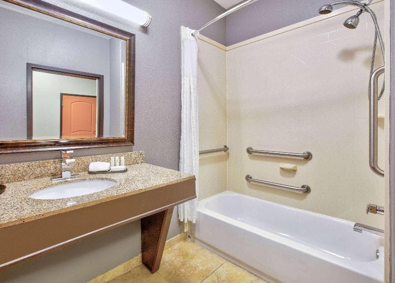 La Quinta Inn & Suites Bryant photo 1