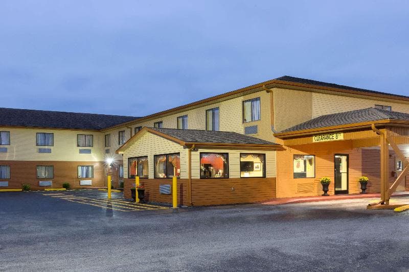 Super 8 by Wyndham Richmond 5