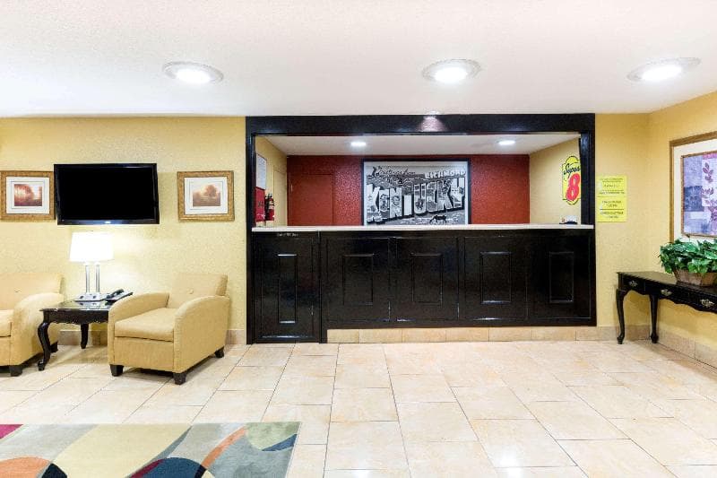 Super 8 by Wyndham Richmond 4