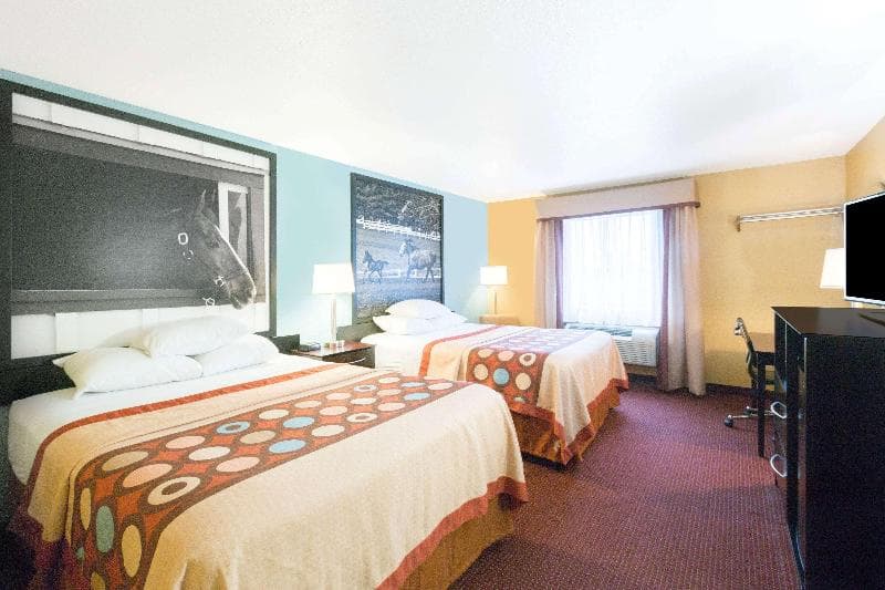 Super 8 by Wyndham Richmond photo 1