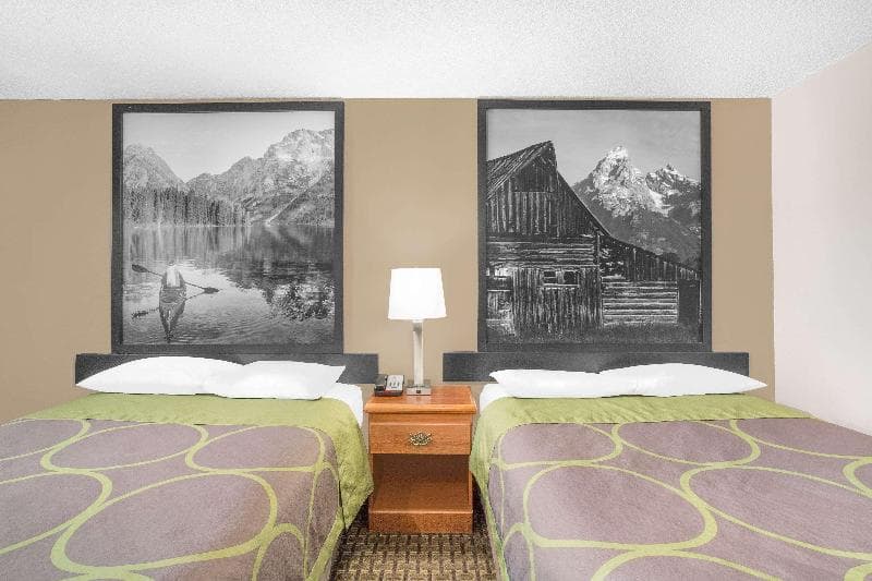 Super 8 By Wyndham Riverton photo 1
