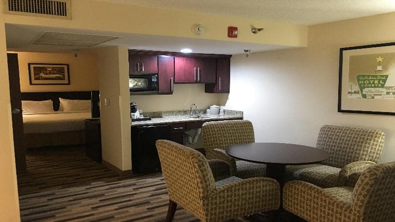 Holiday Inn Express Little Rock-Airport 2