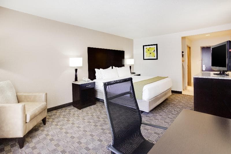 Holiday Inn Express & Suites Mebane 2