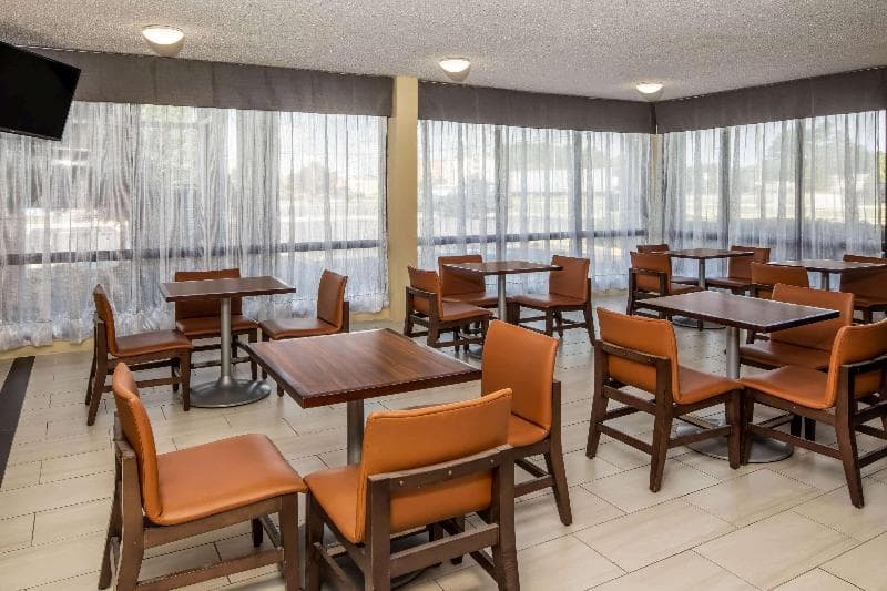 Days Inn By Wyndham Wilson 4