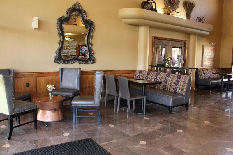 Oxford Suites Redding photo 1