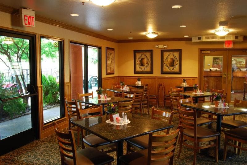 Oxford Suites Redding 3
