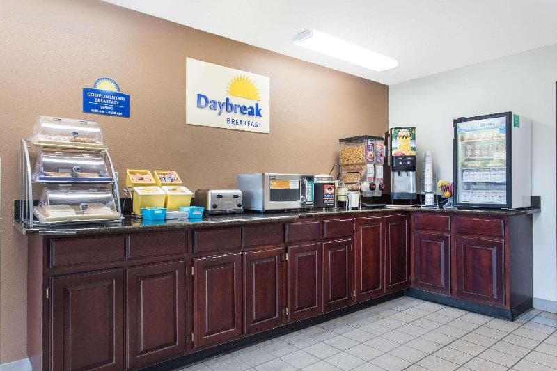 Days Inn By Wyndham Austin 5