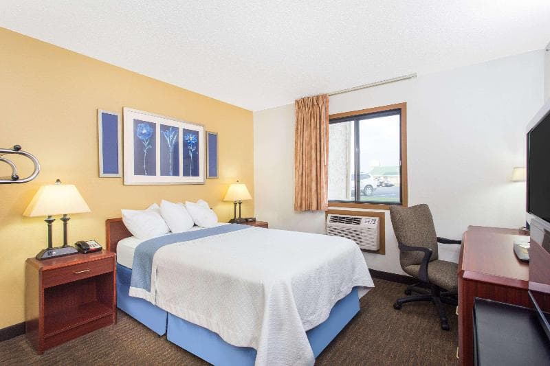 Days Inn By Wyndham Austin 3