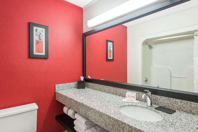 Ramada By Wyndham Springfield North 5