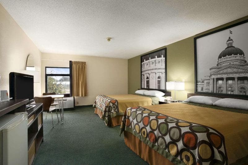Super 8 By Wyndham Columbia City photo 1