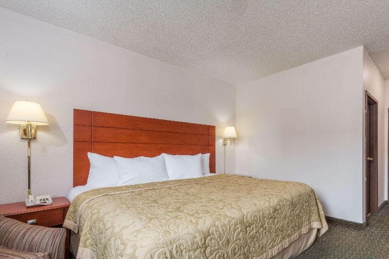 Super 8 by Wyndham St. Charles main