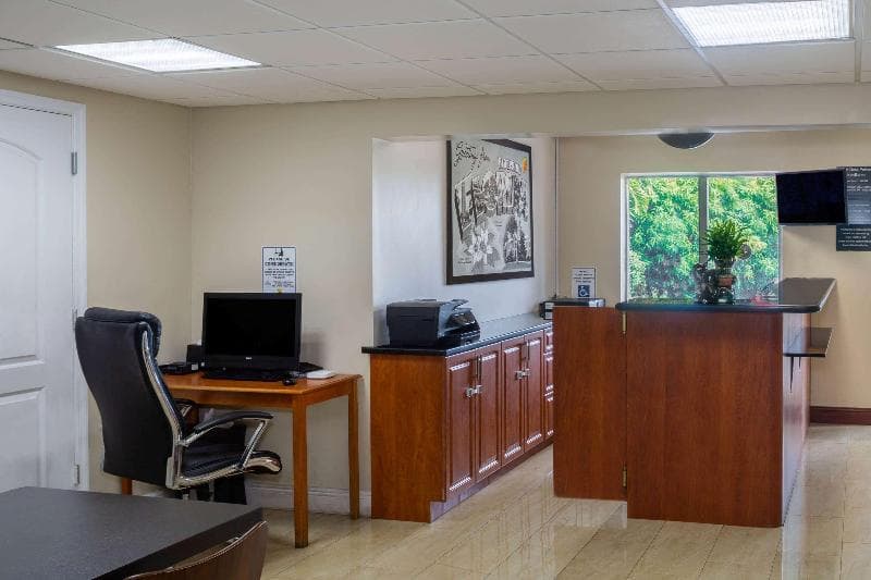 Super 8 by Wyndham Bradenton Sarasota Area 2
