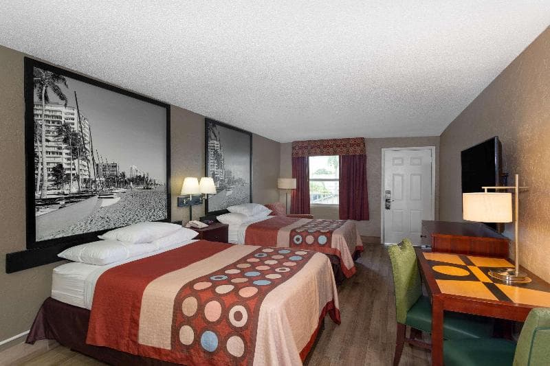 Super 8 by Wyndham Bradenton Sarasota Area photo 1