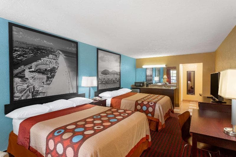 Super 8 by Wyndham Bradenton Sarasota Area 3